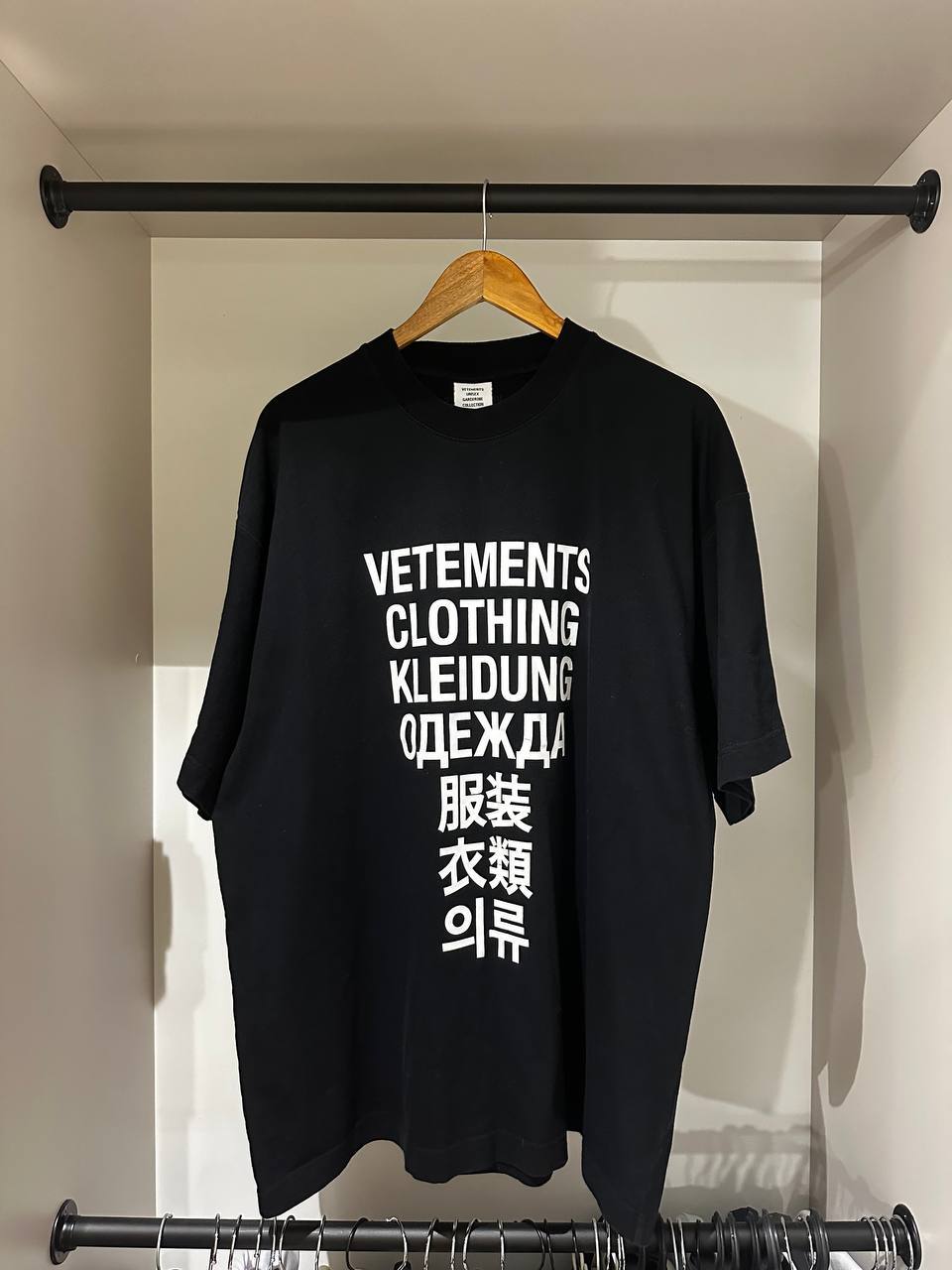 VETEMENTS black t-shirt